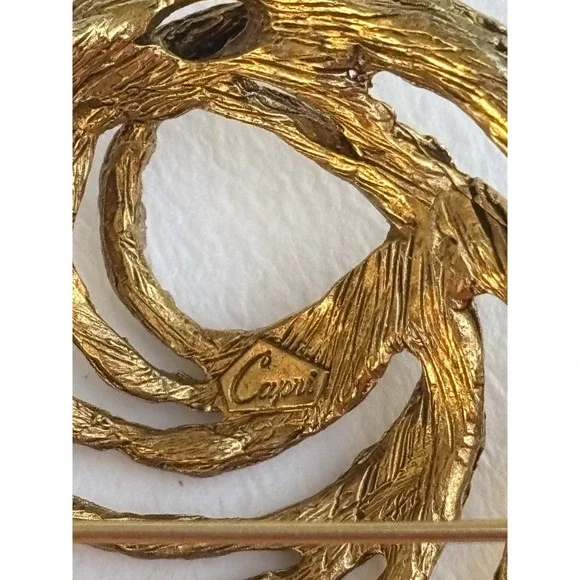 Vintage CAPRI Brooch Costume Jewelry Small Rhinestones (missing a few) Gold Tone - Picture 5 of 11
